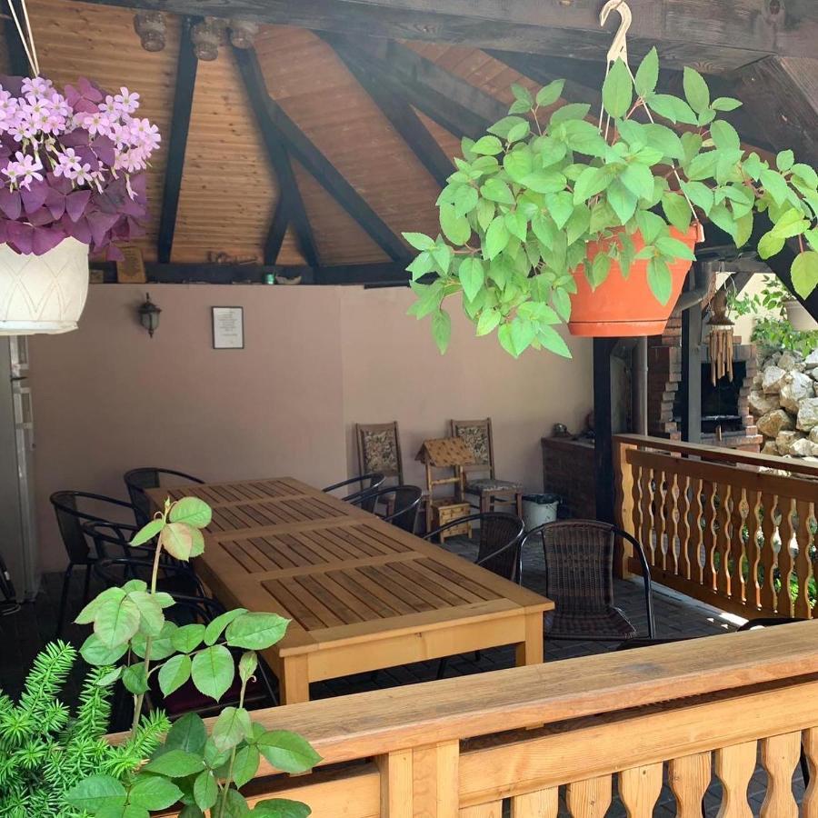 Pensiunea Haiduc Sacele Brasov Екстериор снимка